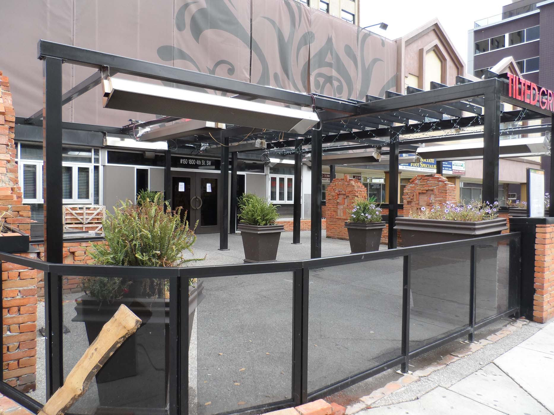 One Single Infrared Heater Unit Safely Placed at Tilted Grill with No Fire Hazards